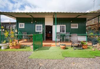 Casa Container Gu  a de Isora allows 18 year olds to book a room