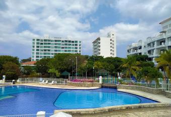 Balcones de Costa Azul Apto 302 has rooms with a private hot tub