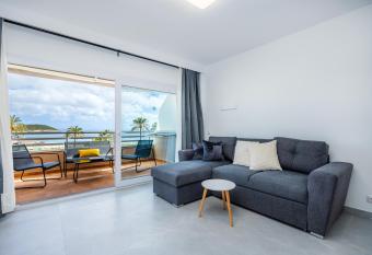 First Line Mediterranean Apartment has Balcony rooms