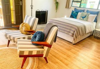 Nautical @ Salt Shore Studios allows 18 year olds to book a room