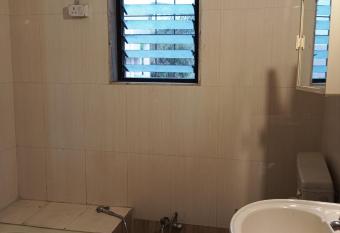 Bunglow E7 has rooms with a private hot tub