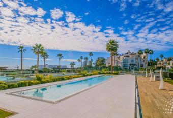 Lujoso apartamento en 1   L  nea allows 18 year olds to book a room