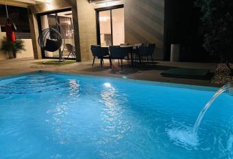 Villa Moderna y Luminosa has Balcony rooms