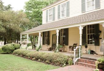 Hodge Podge Lodge has Balcony rooms
