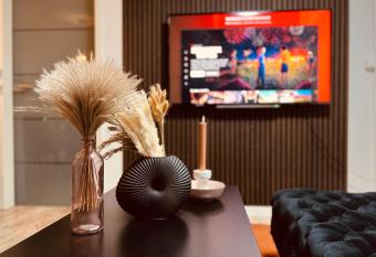 Cologne LUXE Living: Opulent Elegance Unleashed has Balcony rooms