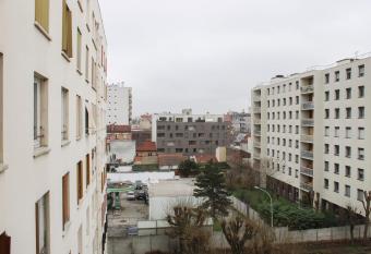 Spacious cocoon near Paris has Balcony rooms