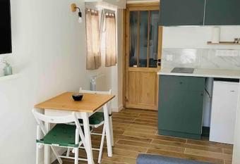 Appartement charmant proche de Paris allows 18 year olds to book a room