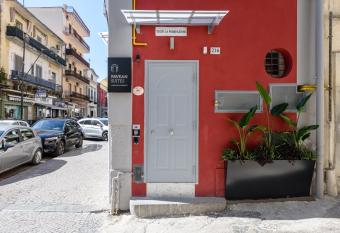 Pavean Suites Frattamaggiore has Balcony rooms