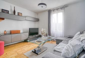 Atlantis - 10mn de Paris - Netflix allows 18 year olds to book a room