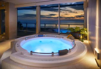 THE VIEW KAMAKURA has rooms with a private hot tub