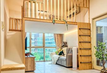 KidsVille LoftSlide Safari Afiniti I Walk to Legoland Johor, JB, Malaysia has rooms with a private hot tub