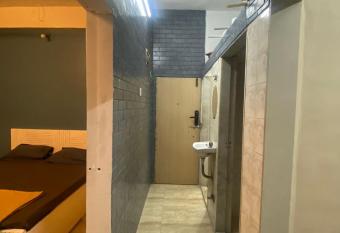Bandra Delight 2 bedroom with Private washroom has rooms with a private hot tub