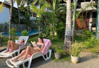 Hikka Lotus Garden has Balcony rooms