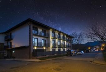 Hotel Trinkete has Balcony rooms