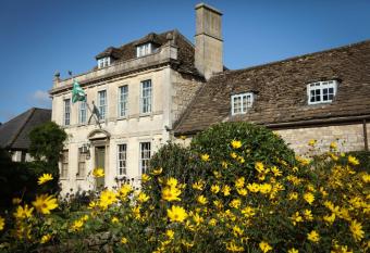 The Moonraker Hotel has Balcony rooms