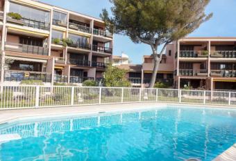 Pleasant love nest with swimming pool has Balcony rooms