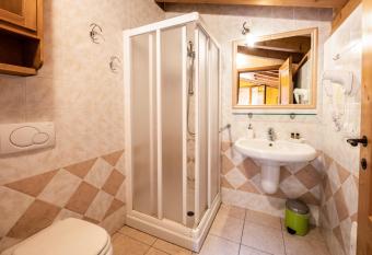Agriturismo il Porcellino has rooms with a private hot tub