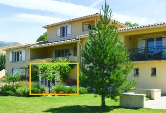 Villa Fleury Studio allows 18 year olds to book a room