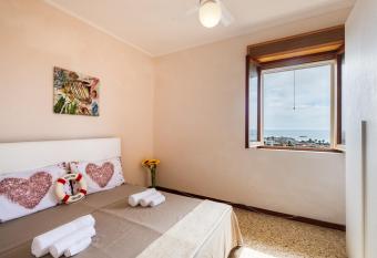 The Sunrise Attico Panoramico has Smoking/Balcony rooms