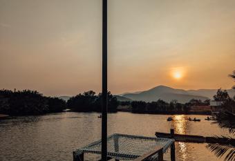 Funky Moon Kampot allows 18 year olds to book a room