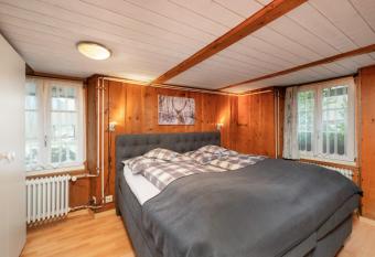 Apartment Deer allows 18 year olds to book a room