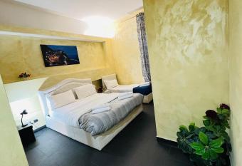 RAINBOW ROOMS has Balcony rooms