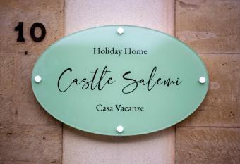 Holiday Home Castle Salemi - Casa Vacanze has Balcony rooms
