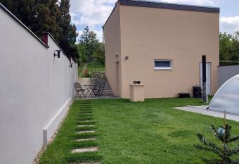 Apartm  n Kurd  jovsk   has Balcony rooms