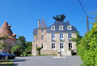 VILLA SAINT PIERRE has Balcony rooms