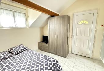 Charmant studio lumineux    Vitry allows 18 year olds to book a room