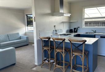 Hilltop Cottage has Balcony rooms