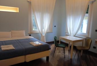 Maison Saragozza has rooms with a private hot tub