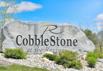 Modern Luxury Apartment near GRR Airport and Mall has Balcony rooms