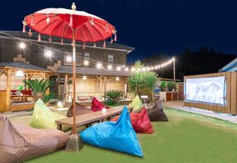                                has rooms with a private hot tub