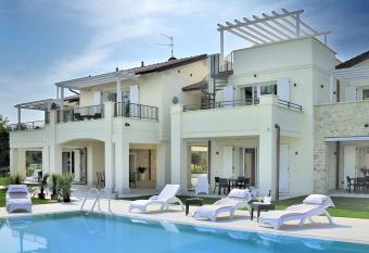 Villa Onofria allows 18 year olds to book a room