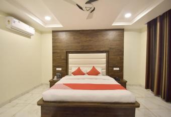 Hotel Galaxy,Katra has Balcony rooms