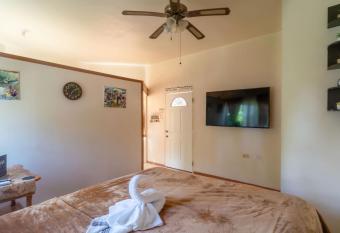 Eleven30 Luxury Apartment 2B allows 18 year olds to book a room