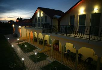 Vile Mamaia Nord allows 18 year olds to book a room