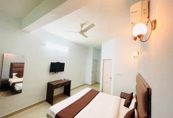 (null) has Balcony rooms