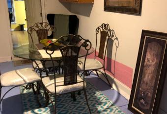 Cozy Fleure place allows 18 year olds to book a room