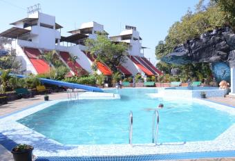 Neetas Shanti Villa allows 18 year olds to book a room