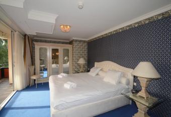 Fletcher Familiehotel De Hunzebergen has Balcony rooms