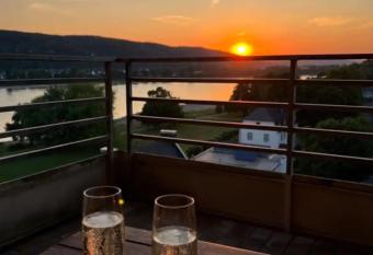 Rheinapartment Dependance 8 has Balcony rooms