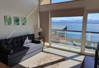 Departamento con vista al lago has Balcony rooms