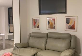 chez Alain et Sylvie allows 18 year olds to book a room