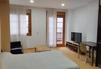 Estudio C  ntrico A1 has Balcony rooms