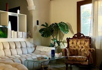 Marios House has Balcony rooms