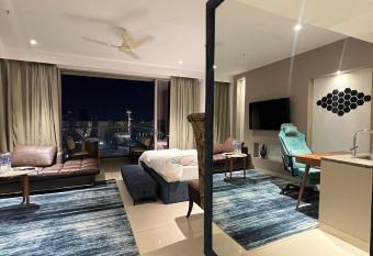 Luxury Studios Key 10 has rooms with a private hot tub