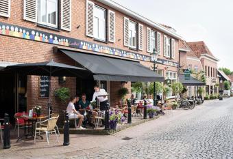 Hotel Van der Maas allows 18 year olds to book a room