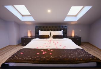 Millenium Travel Apartments allows 18 year olds to book a room